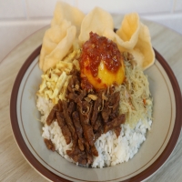 Nasi Uduk Telur Balado