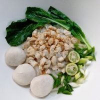 Kwetiauw Ayam Bakso Ikan
